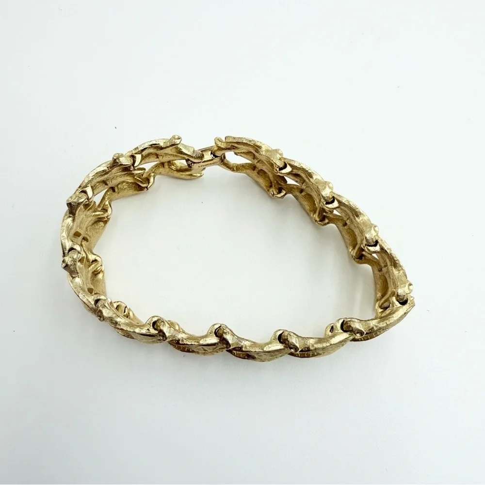 Vintage Lisner Gold Tone Leaves Link Chain Bracelet